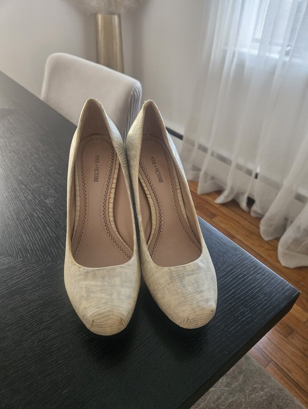 NEW! POUR LA VICTOIRE Natural Ring Lizard Leather GILLIANA Pumps Size 8